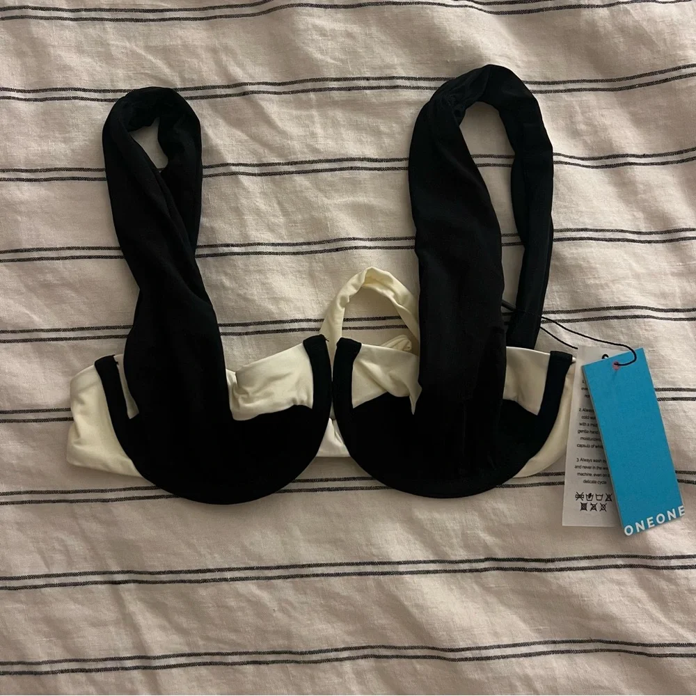 NWT Oneone bikini top